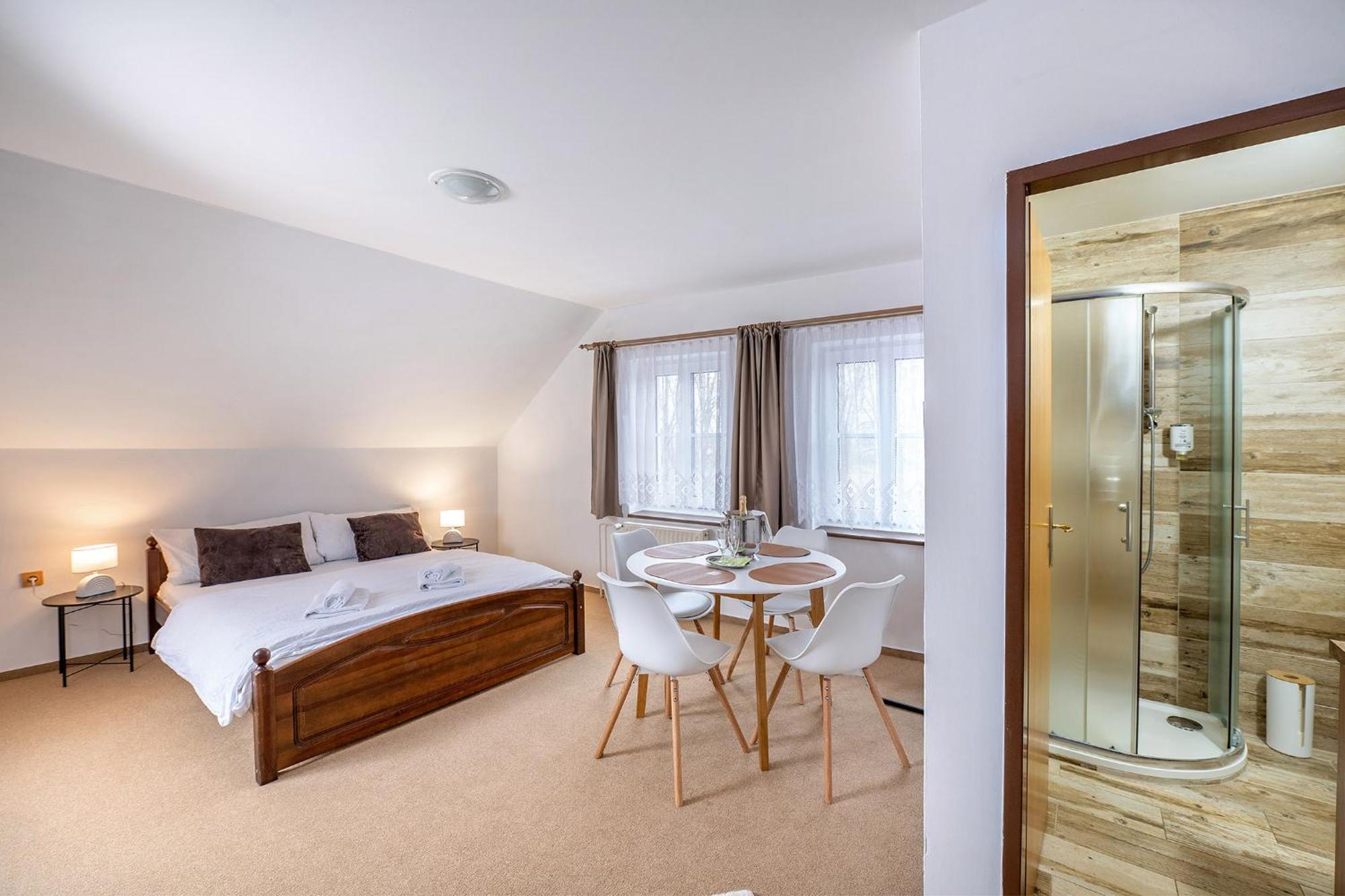 Rodinny Hotel Myslivna Тршебонь Экстерьер фото