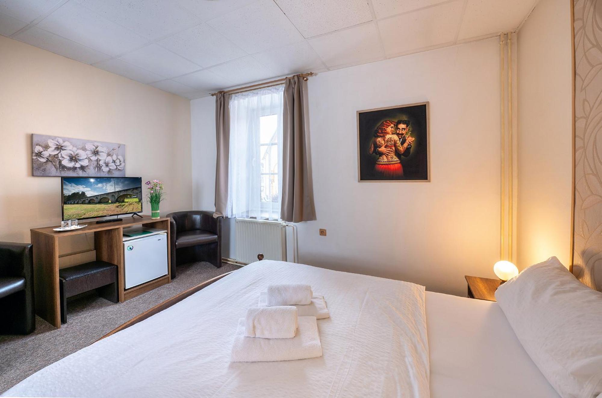 Rodinny Hotel Myslivna Тршебонь Экстерьер фото