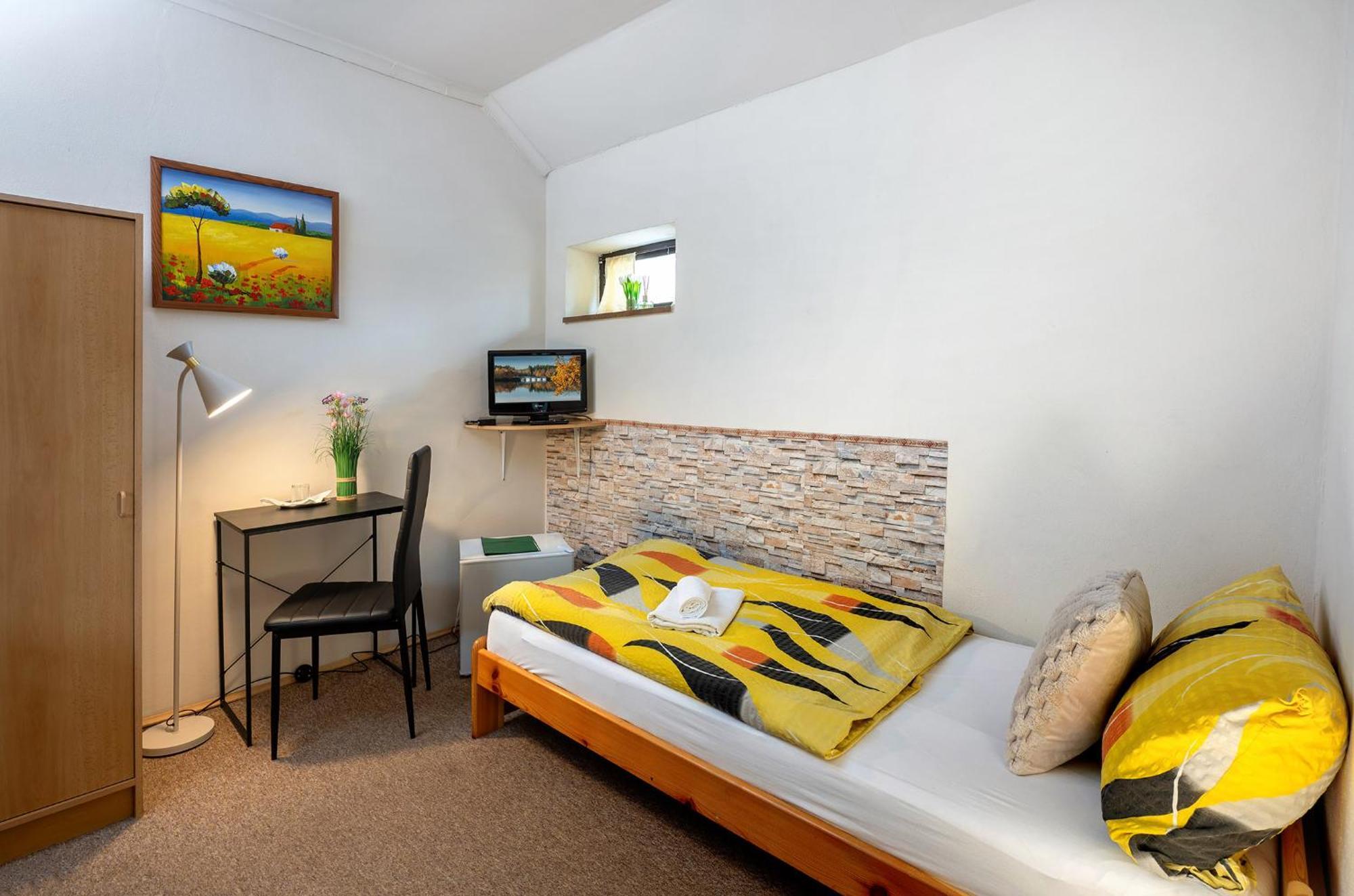 Rodinny Hotel Myslivna Тршебонь Экстерьер фото