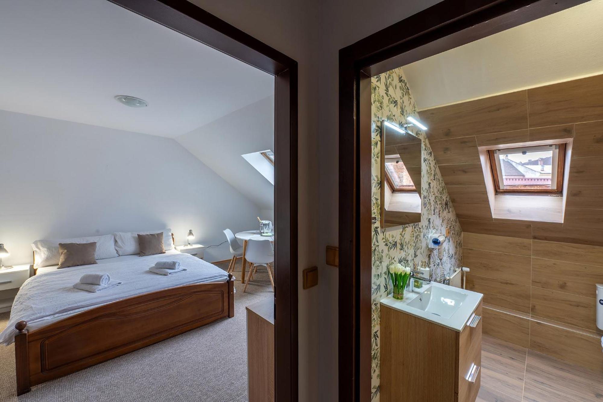 Rodinny Hotel Myslivna Тршебонь Экстерьер фото