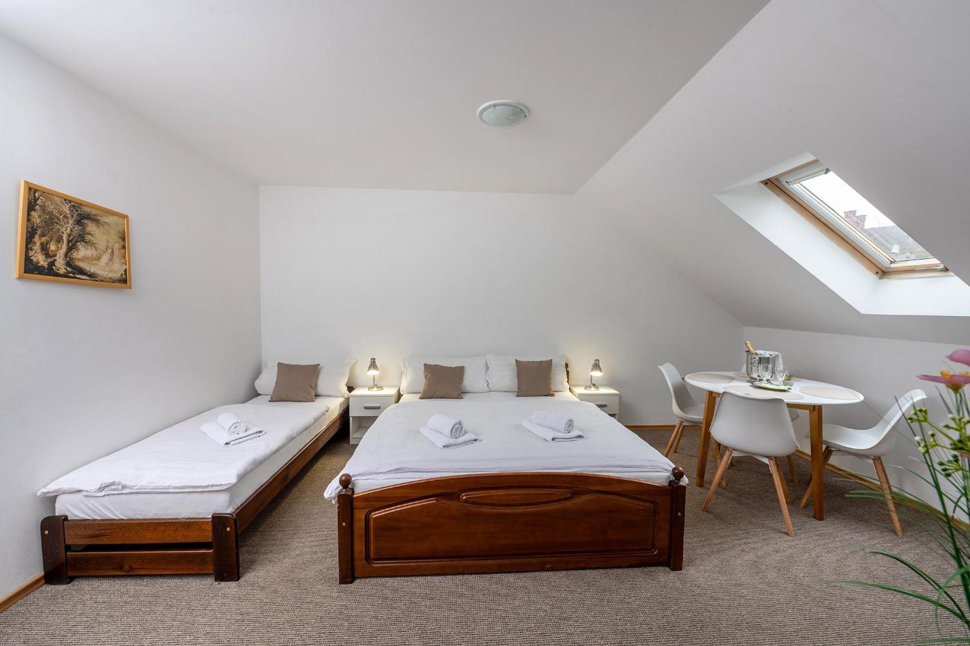 Rodinny Hotel Myslivna Тршебонь Экстерьер фото