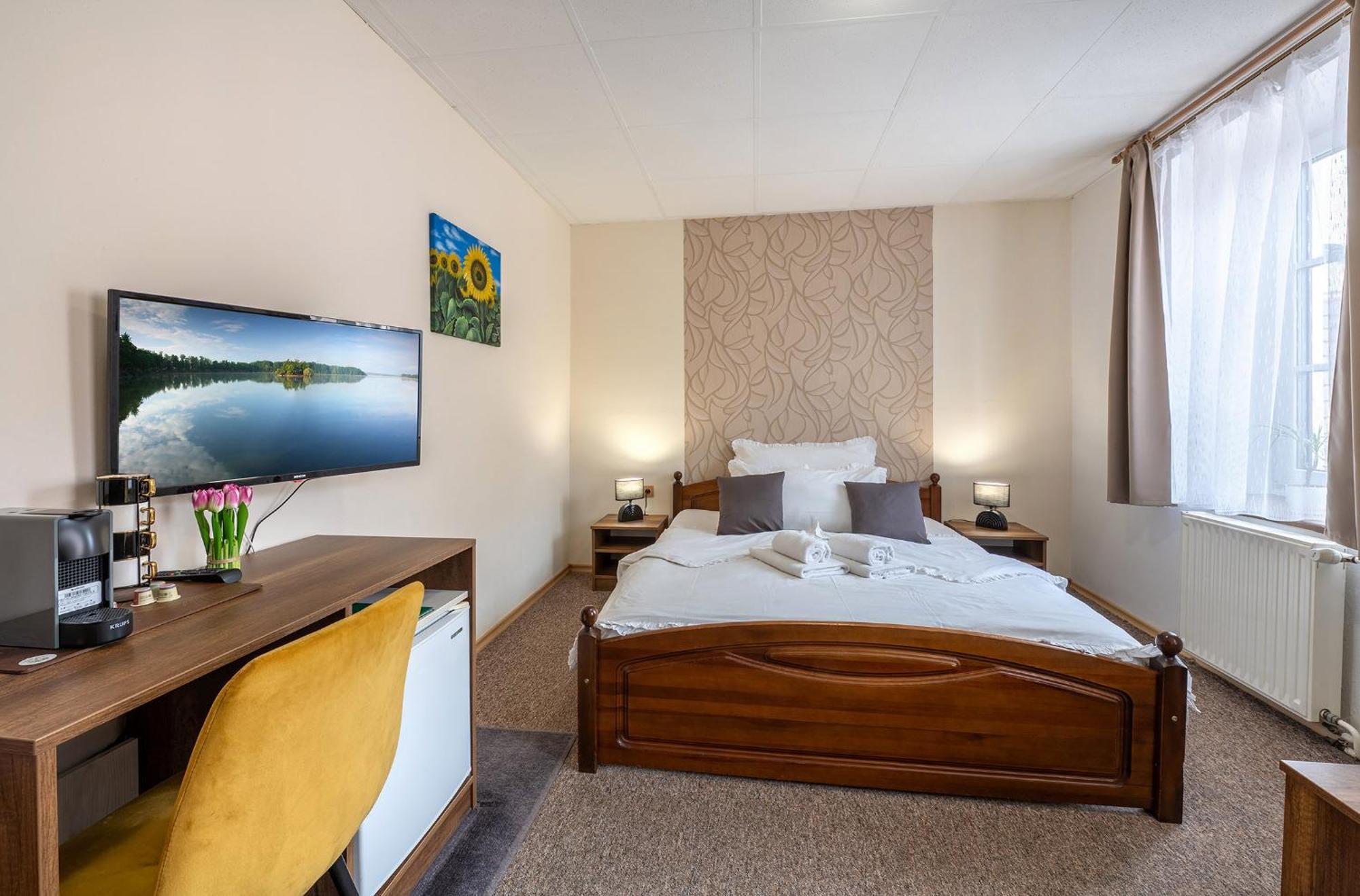Rodinny Hotel Myslivna Тршебонь Экстерьер фото
