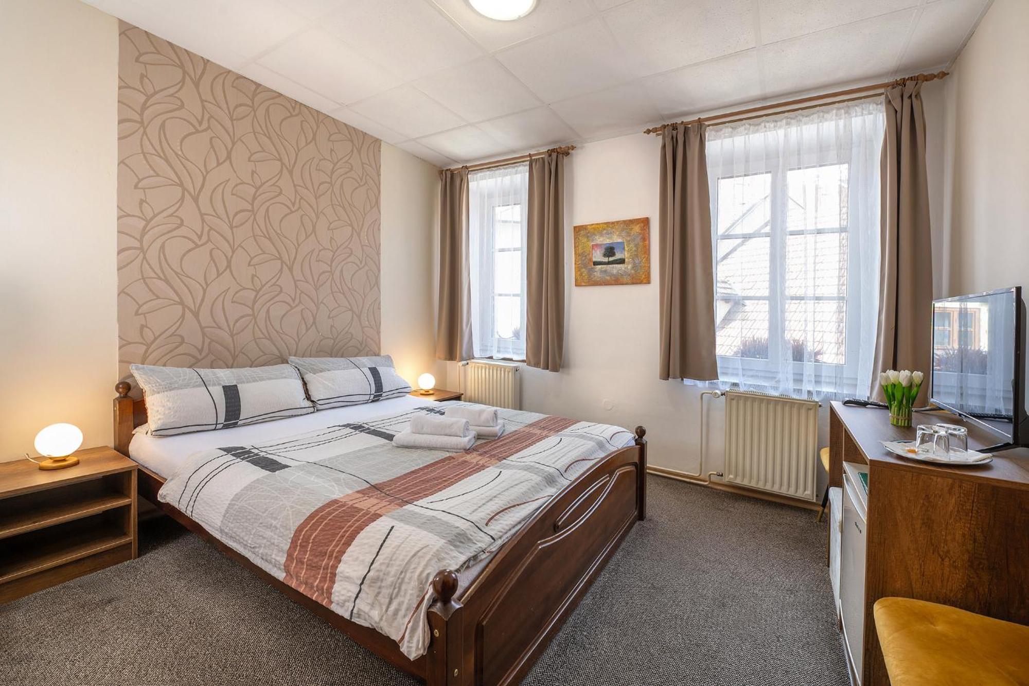 Rodinny Hotel Myslivna Тршебонь Экстерьер фото
