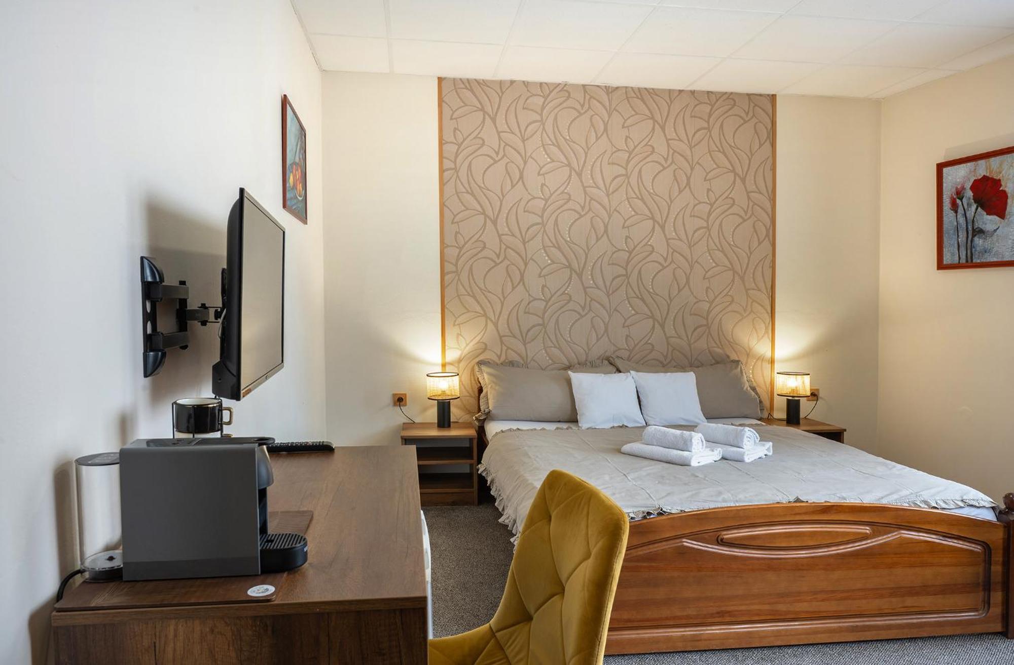 Rodinny Hotel Myslivna Тршебонь Экстерьер фото
