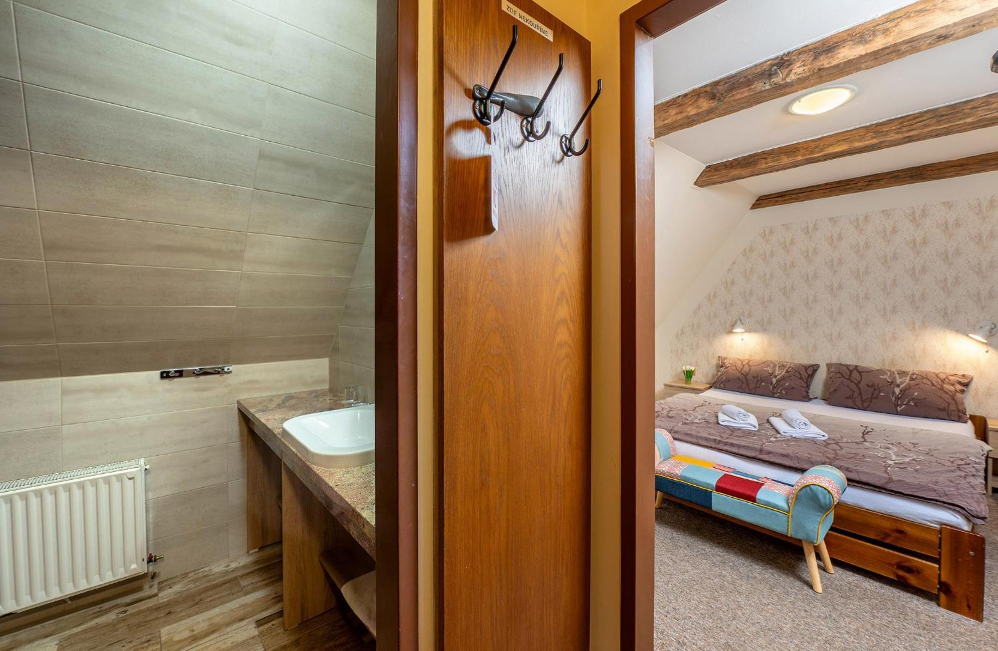 Rodinny Hotel Myslivna Тршебонь Экстерьер фото