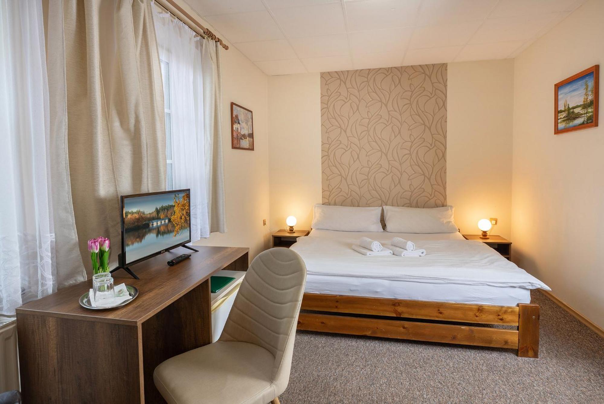 Rodinny Hotel Myslivna Тршебонь Экстерьер фото