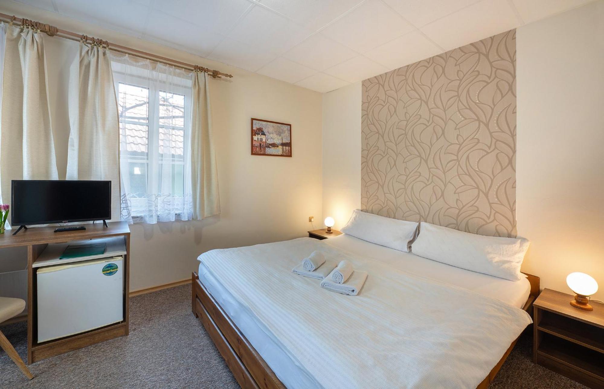 Rodinny Hotel Myslivna Тршебонь Экстерьер фото